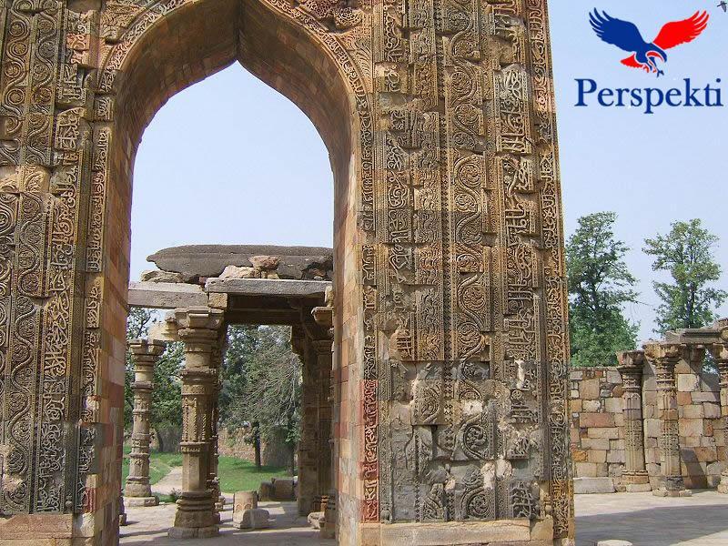 Pjes nga Kompleksi Kutb n Delhi, Indi, q u konstruktua gjat kohs s sulltanatit t Delhit.