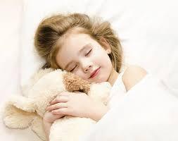 Gjumi sht shum i rndsishm pr rritjen dhe mirqenien e fmijs suaj.
