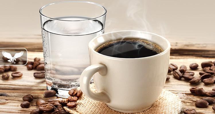 Pse kafeja duhet t shoqrohet me uj?