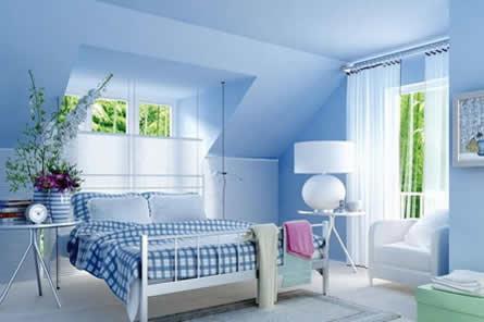 Dhoma me ngjyr kaltr e elur